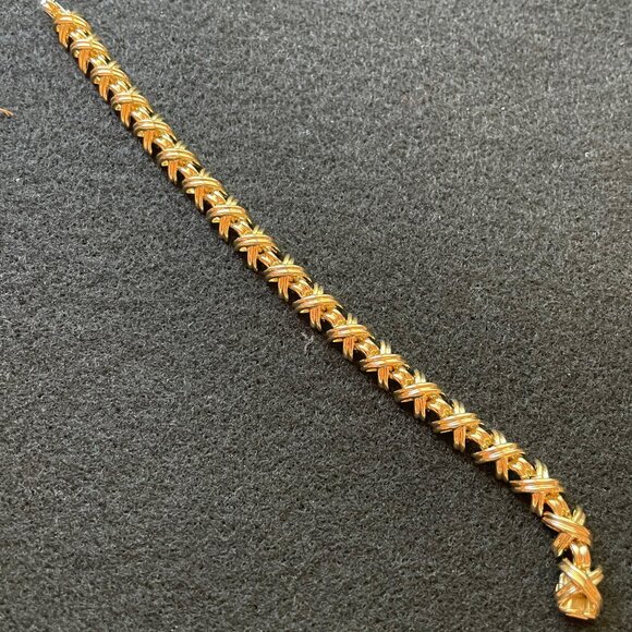Tiffany & Co 7". 18k Yellow Gold Vintage Signature X Bracelet/Case & Box - Picture 14 of 14